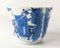 Copa china de vino azul y blanco del siglo XVIII con Guerreros, Imagen 4