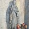 Natura morta modernista con statua della Madonna e fiori, anni '50, dipinto su tela, Immagine 2
