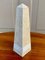 Neoklassischer Obelisk aus cremefarbenem und grauem Marmor 4