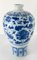 Jarrón Chinoiserie Meiping chino en azul y blanco, siglo XX, Imagen 2