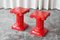 Taburetes columna o mesas auxiliares tallados a mano de madera lacada en rojo, años 40. Juego de 2, Imagen 6