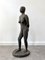 Gehende weibliche nackte Betonskulptur, 2002 1