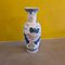 Jarrón chino grande de porcelana con motivos florales, de finales del siglo XX, Imagen 1