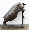 Estatua de bronce de cerdo de tamaño natural mirando el arte del jardín de la cerda, Imagen 1