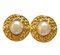 Boucles d'Oreilles Rondes Vintage avec Cadres Cc Mark Dorés, Boucles d'Oreilles en Fausses Perles de Chanel, Set de 2 1