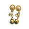 Boucles d'Oreilles Pendantes Vintage avec Cadre Rond Doré en Fausses Perles avec Breloque Triomphe et Boule Dorée de Celine, Set de 2 1