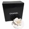 Weiße Corsage Brosche von Chanel 1