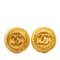 Aretes Coco Mark redondos para mujer bañados en oro de Chanel. Juego de 2, Imagen 1