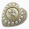 Spilla a forma di cuore di perle finte di Chanel, 2022, Immagine 1