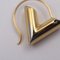 Aretes de aro Essential V en metal dorado de Louis Vuitton, Imagen 6