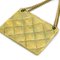 Spilla da borsa trapuntata color oro di Chanel, Immagine 3