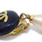 Schwarze CC Ohrhänger mit tropfenförmigen Perlen und Knöpfen von Chanel, 2 . Set 3