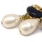 Aretes colgantes de perlas sintéticas y negras de Chanel. Juego de 2, Imagen 2