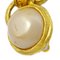 Pendientes colgantes de perlas artificiales Chanel con clip de oro 94A 141204. Juego de 2, Imagen 4