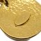 Collar con colgante de cadena con medallón dorado de Chanel, Imagen 4