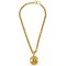 Collar con colgante de cadena con medallón dorado de Chanel, Imagen 1