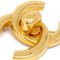 Broche Turnlock dorado de Chanel, Imagen 2