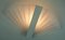 Lámpara de pared en forma de abanico de acrílico blanco, años 80, Imagen 5