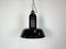 Industrielle Fabriklampe aus schwarzer Emaille mit Gusseisenplatte, 1930er 2