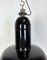 Industrielle Fabriklampe aus schwarzer Emaille mit Gusseisenplatte, 1930er 3