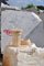 Vaso a colonna in marmo travertino satinato fatto a mano di Fiammetta V., Immagine 19