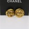 Dreifache Coco Ohrringe in Gold von Chanel, 2 . Set 16