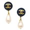 Boucles d'Oreilles Pendantes en Perle Artificielle de Chanel, Set de 2 1