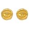 Goldfarbene Knopfohrringe von Chanel, 2 . Set 1
