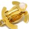 Boucles d'Oreilles Pendantes avec Perle Artificielle Turnlock de Chanel, Set de 2 3
