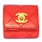 Brazalete Turnlock de piel de cordero roja de Chanel, Imagen 1