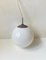 Lámpara colgante funcionalista en forma de globo de vidrio opalino blanco de Louis Poulsen, años 30, Imagen 3