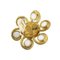 Aretes con flores y perlas artificiales en dorado blanco de Chanel. Juego de 2, Imagen 3