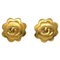 Goldfarbene Blumenohrringe von Chanel, 2 . Set 1