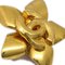 Goldfarbene Blumenohrringe von Chanel, 2 . Set 2