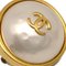 Boucles d'Oreilles Bouton Dorées en Perles Artificielles de Chanel, Set de 2 2