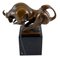 Scultura in bronzo di un toro in movimento, XX secolo, Immagine 9