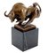 Scultura in bronzo di un toro in movimento, XX secolo, Immagine 3