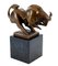 Scultura in bronzo di un toro in movimento, XX secolo, Immagine 5