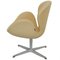 Swan Chair aus gelbem Christianshavns Stoff von Arne Jacobsen 4