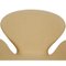 Swan Chair aus gelbem Christianshavns Stoff von Arne Jacobsen 9