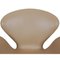 Swan Chair aus beigefarbenem Essential Leder von Arne Jacobsen 7