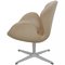 Chaise Swan en Cuir Essential Beige de Arne Jacobsen 5