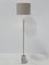 Lámpara de pie con acabado de latón de RV Astley Sintra, Imagen 1