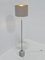 Lampada da terra con finitura in ottone di RV Astley Sintra, Immagine 7