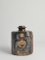 Quadratische Flaschenvase aus Keramik mit naiven Motiven in Brauner Glasur 2