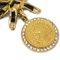 Collar con colgante de diamantes de imitación con medallón de lazo negro en dorado de Chanel, Imagen 2