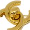 Kleine goldene Drehverschluss Brosche von Chanel 2