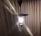 Deutsche Vintage Deckenlampe mit Metallgehäuse mit schwarzem Deckel und Messingstangen für einen konischen getönten Glasschirm mit gestreiftem Dekor, 1960er 3