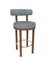 Chaise de Bar Collector Moca en Tissu Tricot Light Seafoam et Chêne Fumé par Studio Rig 3