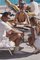 Lámina fotográfica Slim Aarons, Scrabble en Palm Springs, Estate Stamped, Imagen 1